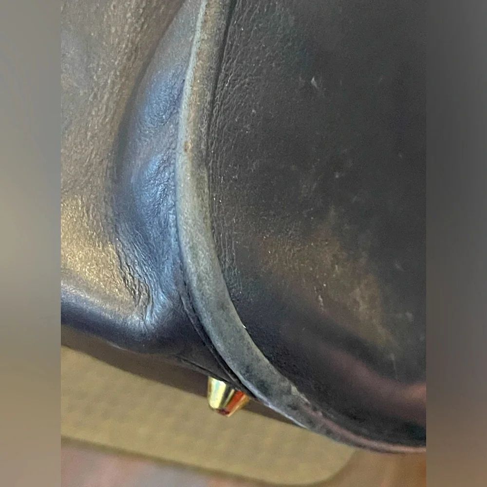 Coach vintage legacy zip bag in black leather with gold tone hardware in EUC - Picture 10 of 13